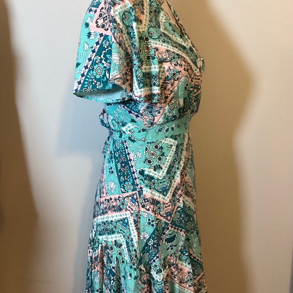 SUMMERTIME EASY WRAP AROUND LIGHTWEIGHT DRESS SIZE MED